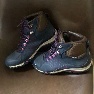 Oboz blu/raspberry 7.5 hiking boot. Worn twice!